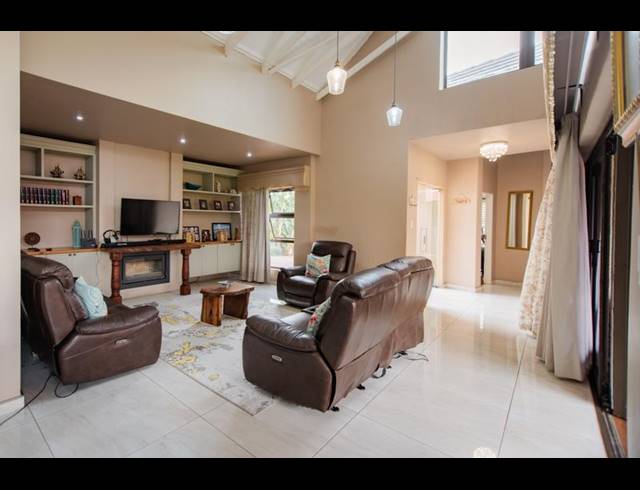 3 BEDROOM HOUSE FOR SALE IN COPPERLEAF ESTATE